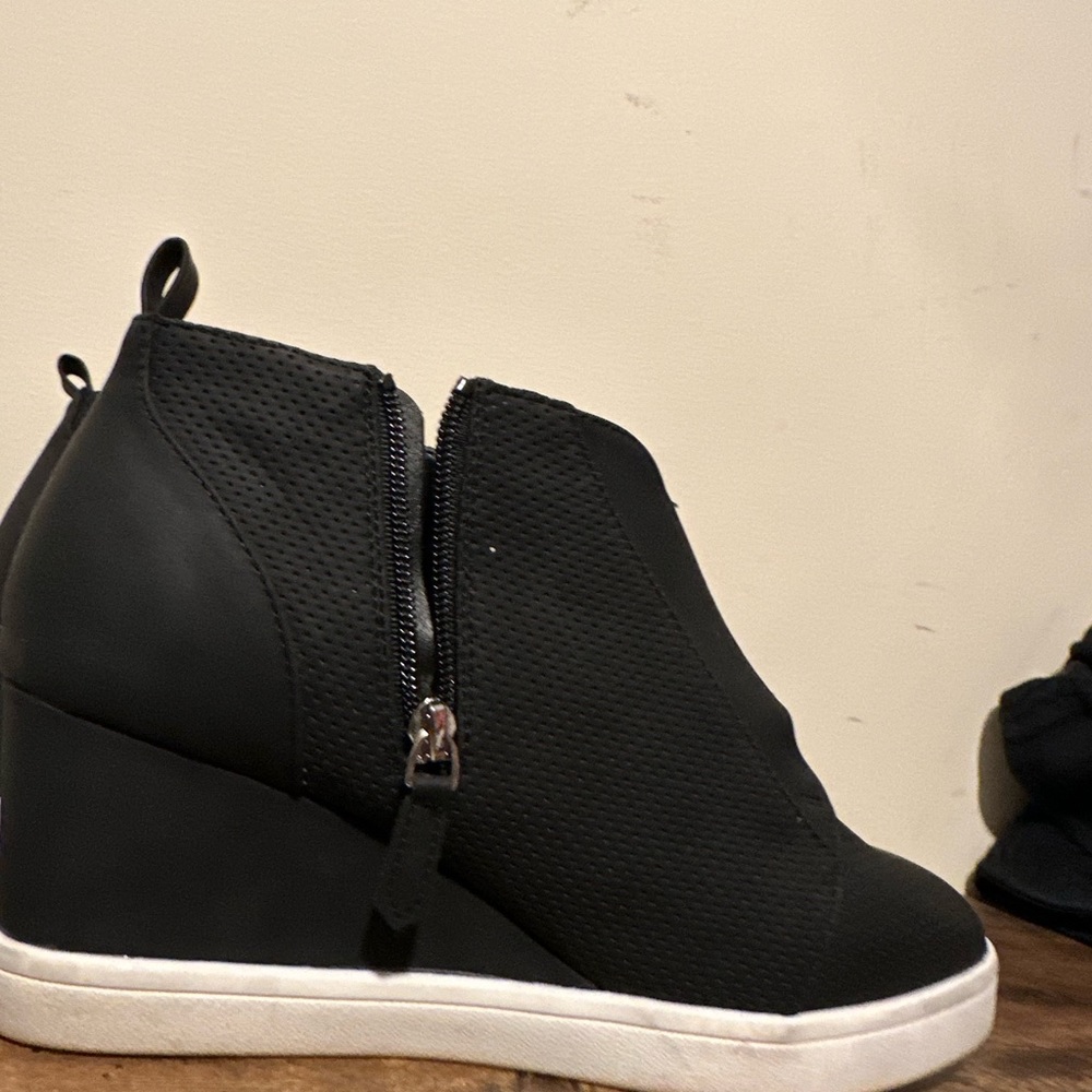 Casual boots